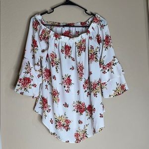 Adorable Flower Shirt with Flared Sleeves Medium